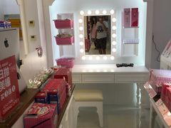 店内环境-4iNLOOK美瞳店(龙之梦购物中心虹口店)