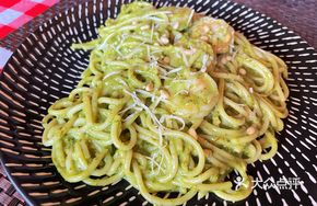 Garlic Shrimp Basil Pasta