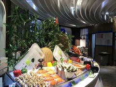 自助取餐区-亚洲国际大酒店·云顶阁旋转自助餐厅