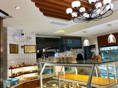 面包甜点陈列柜-老大昌(淮海中路店)