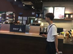 -星巴克(上海虹桥站2A检票口)