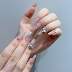 -花岐款式专研健康美甲沙龙