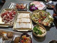 -围炉肉舍•炭烤活鳗•丹东海鲜烤肉(步行街店)