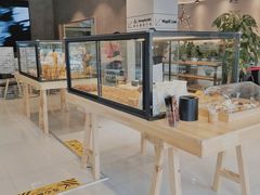 面包甜点陈列柜-熊叔熊婶面包房(团结湖店)