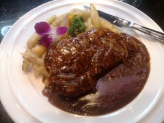 施瓦本式煎牛排配酸菜炒手指面-申德勒加油站西餐厅Schindlers Tankstelle(上海外滩店)