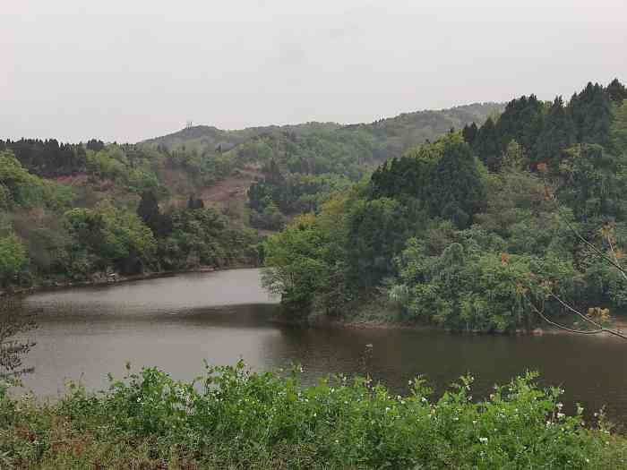 山门寺水库"本来有条大路直通水库,但是现在好像是御岭.