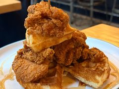 香辣炸鸡配华夫饼-悠航SLOWBOAT(三里屯店)