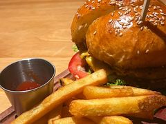 -三勾JJJ Burger&Coffee(梅溪湖店)