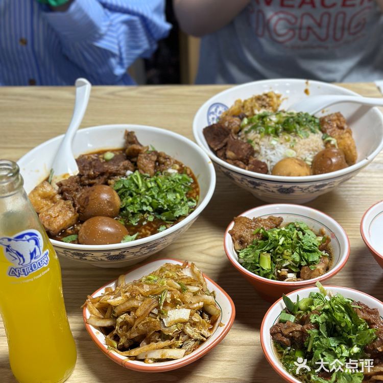 这大齐炖的牛肉烫饭 也太好吃了