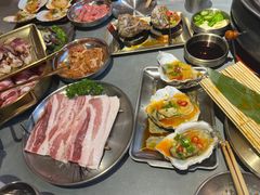 -围炉肉舍•炭烤活鳗•丹东海鲜烤肉(步行街店)