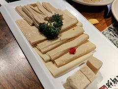 -老牌坊云南鱼豆花火锅(哈西万达店)