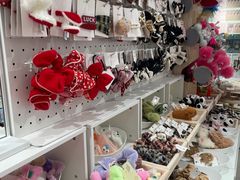 -名创优品(北京新中关购物中心地铁层店)