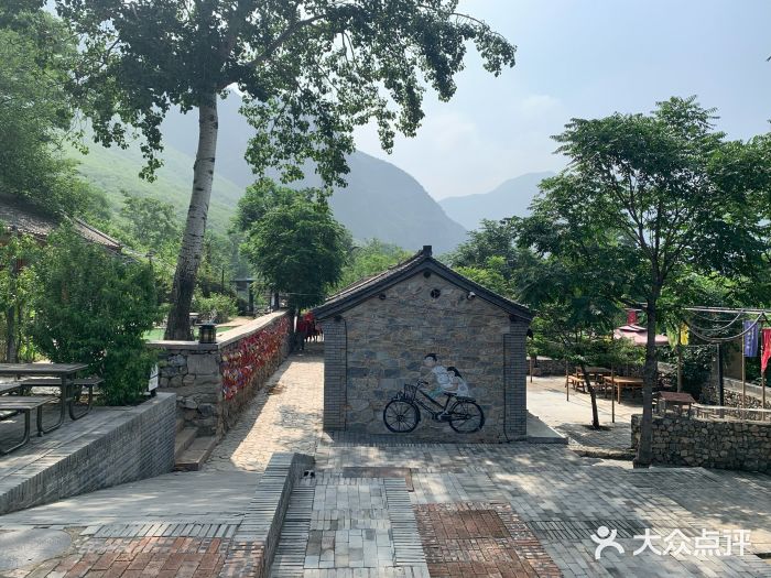 百里峡七彩艺术小镇图片