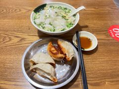 -黄阿姨锅贴大王(万航渡路店)