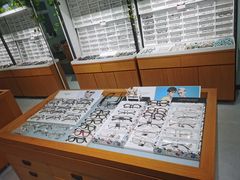 -视野联行眼镜•蔡司•依视路(温江店)