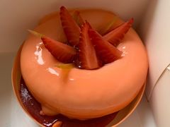 葡萄柚草莓萨伐仑松饼-潮一不贰·法式甜品·生日蛋糕·西式简餐(外滩店)