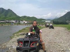 -百里峡七彩艺术小镇