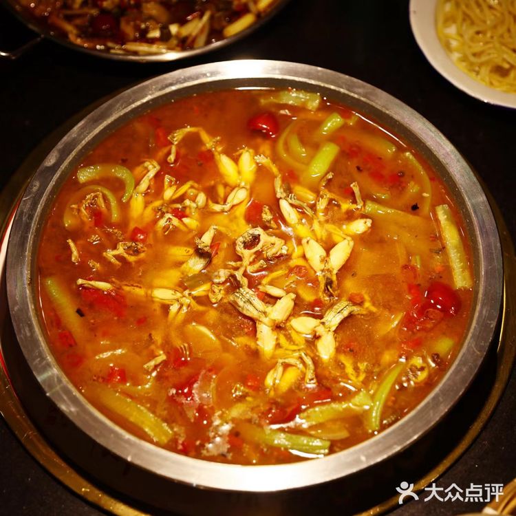 这家江湖菜馆子太火爆了🔥
