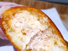 甜蜜焦糖卡斯达奶油多拿-巴黎贝甜(五月花广场店)