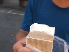 -詹爷爷乌节路街头冰淇淋