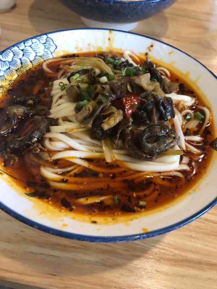 腊肉酸菜手工面块特色菜