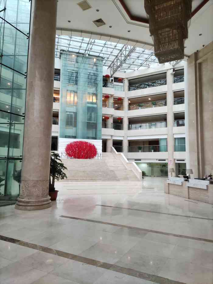 振海大厦(北大地店)-"振海大厦,在七里庄地铁h口旁边,基本0距.