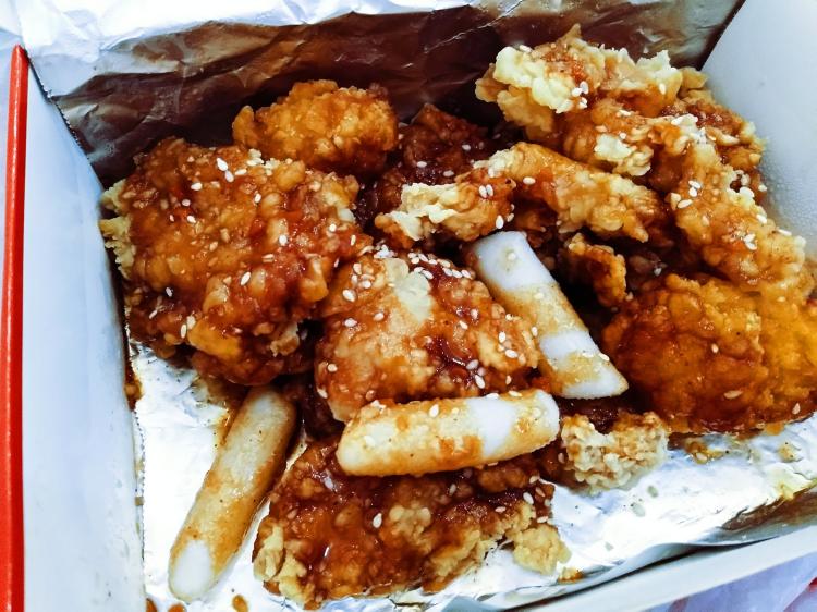 efc韩国炸鸡-"一般喜欢吃蜂蜜芥末味,第一次吃蒜香味被惊.