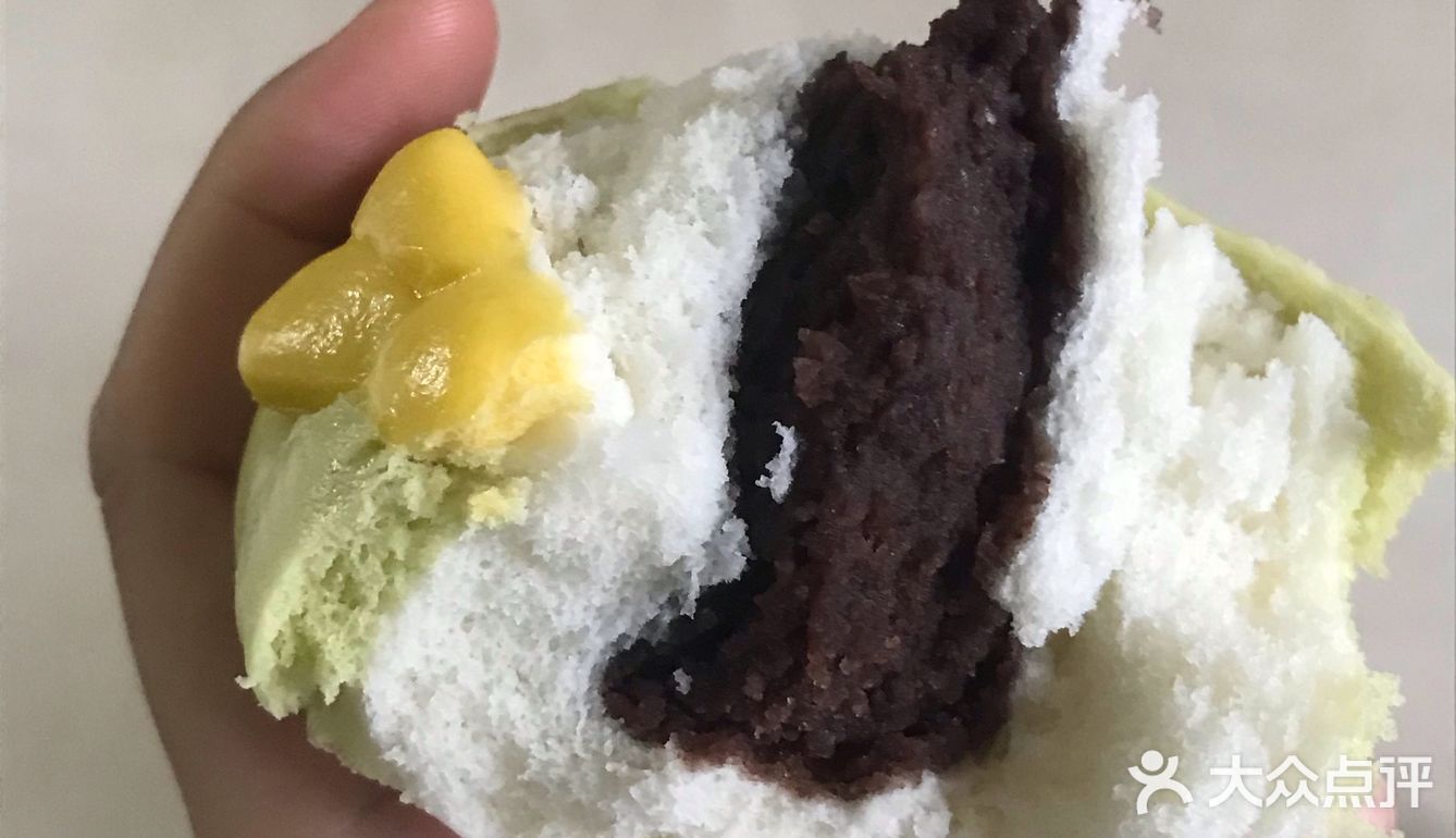 家庭自制美食之端午节蔬菜汁红豆包子