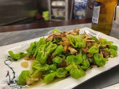 青椒冰鲜牛肝菌-蔼若春.传承三十年云南菜(金碧公园店)