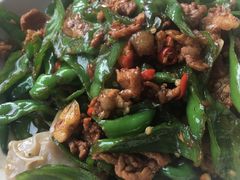 小炒肉盖饭-山里人湘菜·山茶油炒土鸡(嘉邻中心店)