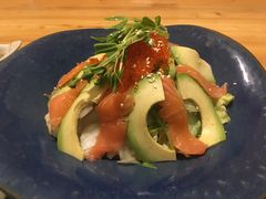 三文鱼牛油果沙拉-鮨鲸·和牛烧(三里屯店)