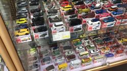 -逝水玩具折扣店