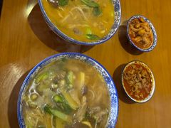 -邱芳粉店(迎宾大道旗舰店)