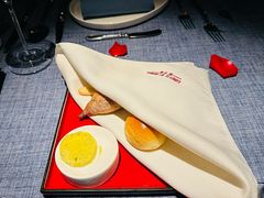 餐前面包配黄油-弦月窗LUNETTE BY AMANDA(复兴路店)