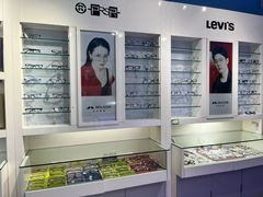 -提一眼镜·蔡司·依视路(小寨店)