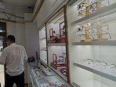 -翰佐蔡司小乐圆·依视路星趣控·暴龙眼镜折扣店