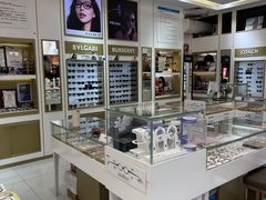 -美式眼镜·授权蔡司.依视路.尼康.豪雅.明月(人民广场店)