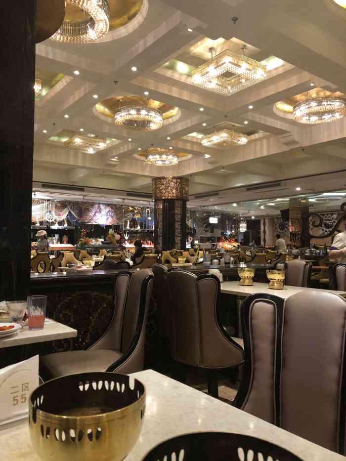 芭菲盛宴环球美食北城国际店