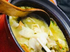 石锅酸菜鱼-周鱼小馆石锅酸菜鱼(活力汇店)