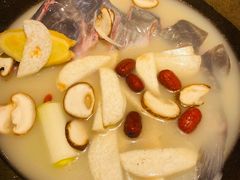 -咕嘟草帽鱼·牛奶一样的鲜鱼汤(天鹅湖万达广场店)