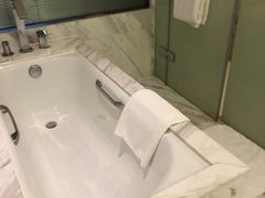 -上海滴水湖皇冠假日酒店