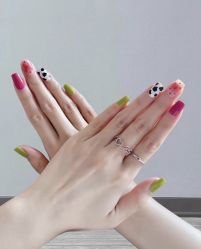 -桃色美甲沙龙