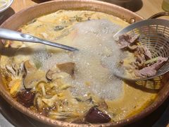 -洱火云南酸菜牛肉火锅(石景山当代商城店)