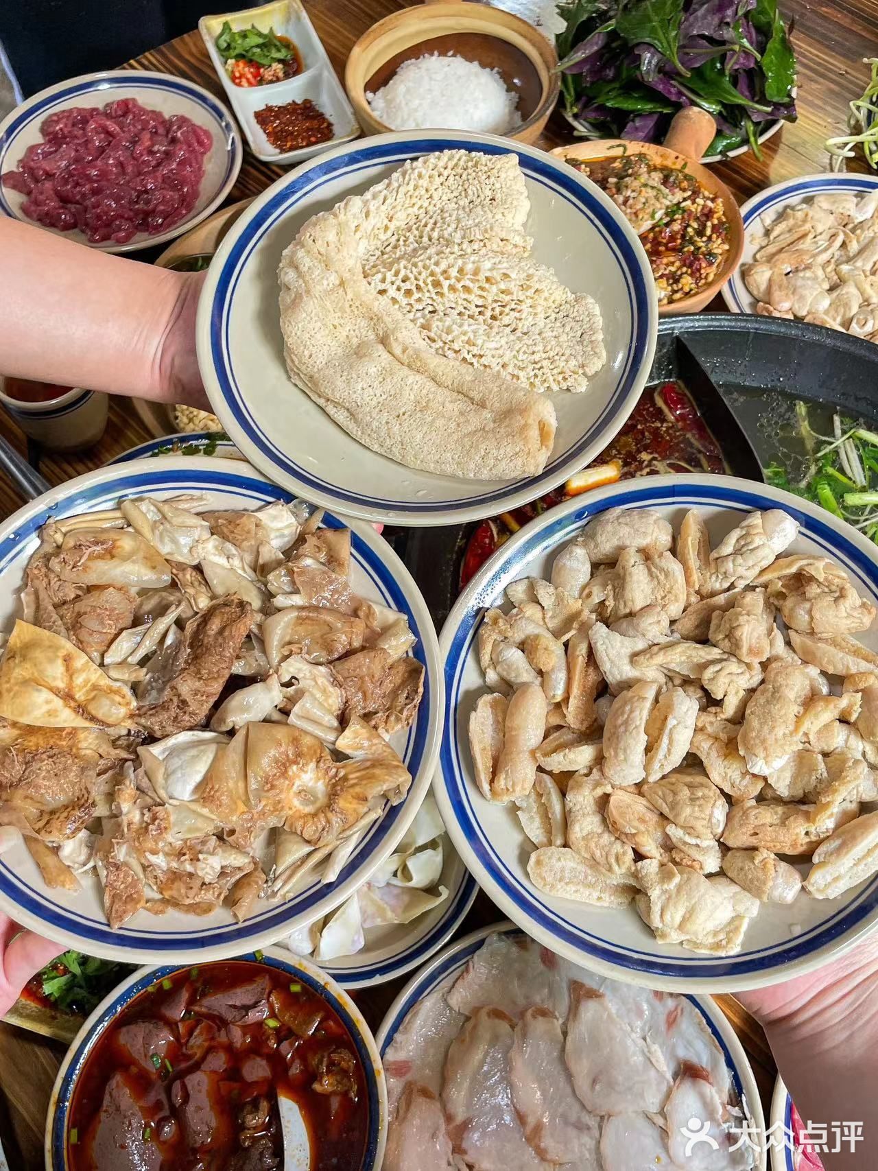 就在乐山，你真的不能错过这家跷脚牛肉火锅‼️
