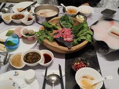 -红鼎豆捞·非遗鲍皇汤火锅(宝丰路店)