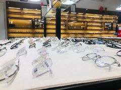 -罗伯特眼镜·蔡司官方授权(罗湖国贸店)