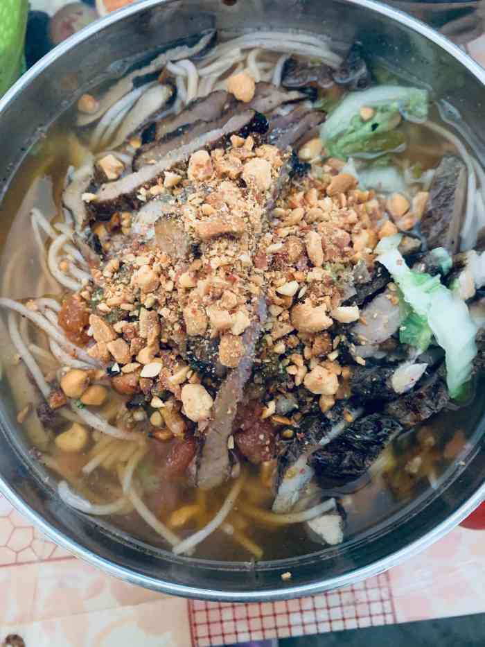 顺江烧肉米线-"#路边摊的魅力# 从火山地质公园出来,找..."-大众点评