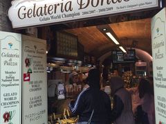 -Gelateria Dondoli