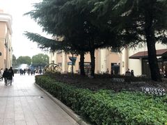 -奥特莱斯停车场