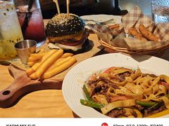 -三勾JJJ Burger&Coffee(梅溪湖店)